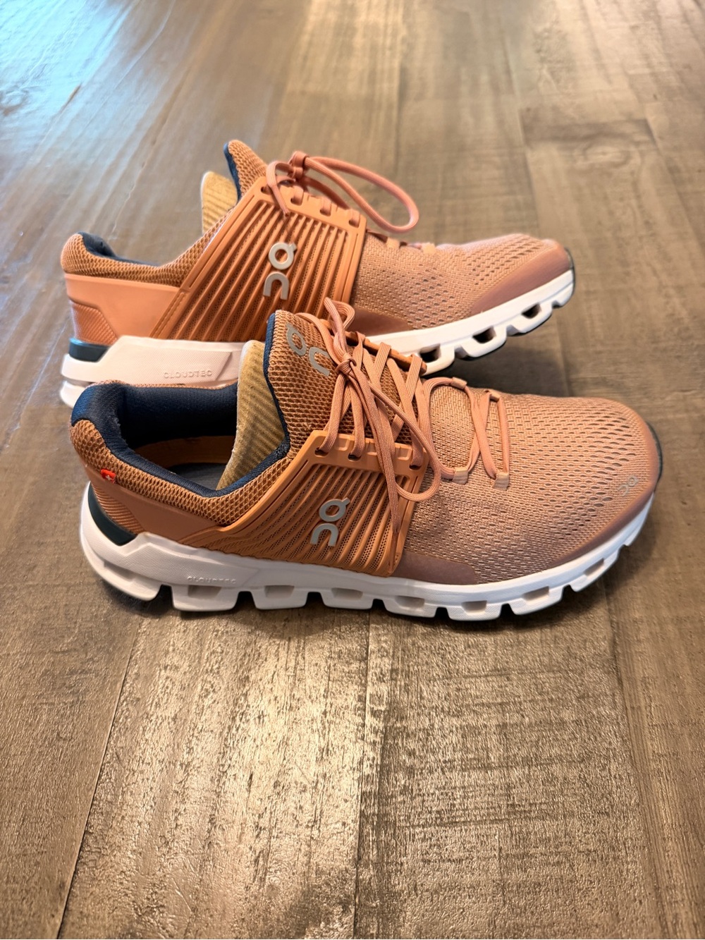 On Cloud Cloud swift Shoes Womens 8.5 Salmon Pink Lace Up Helion Running